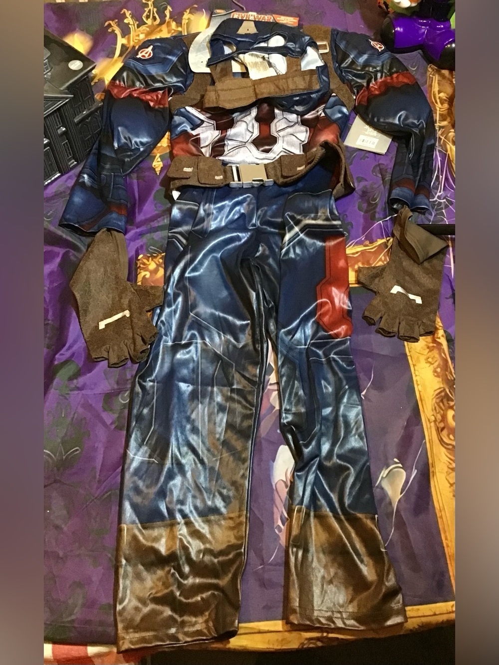 Disney store Captain America size 5/6 -New with tags